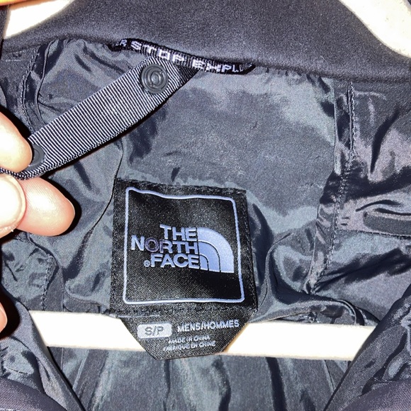 The North Face 2 in 1 Jacket. Size: Men’s Small in Orange and Grey - Picture 4 of 6